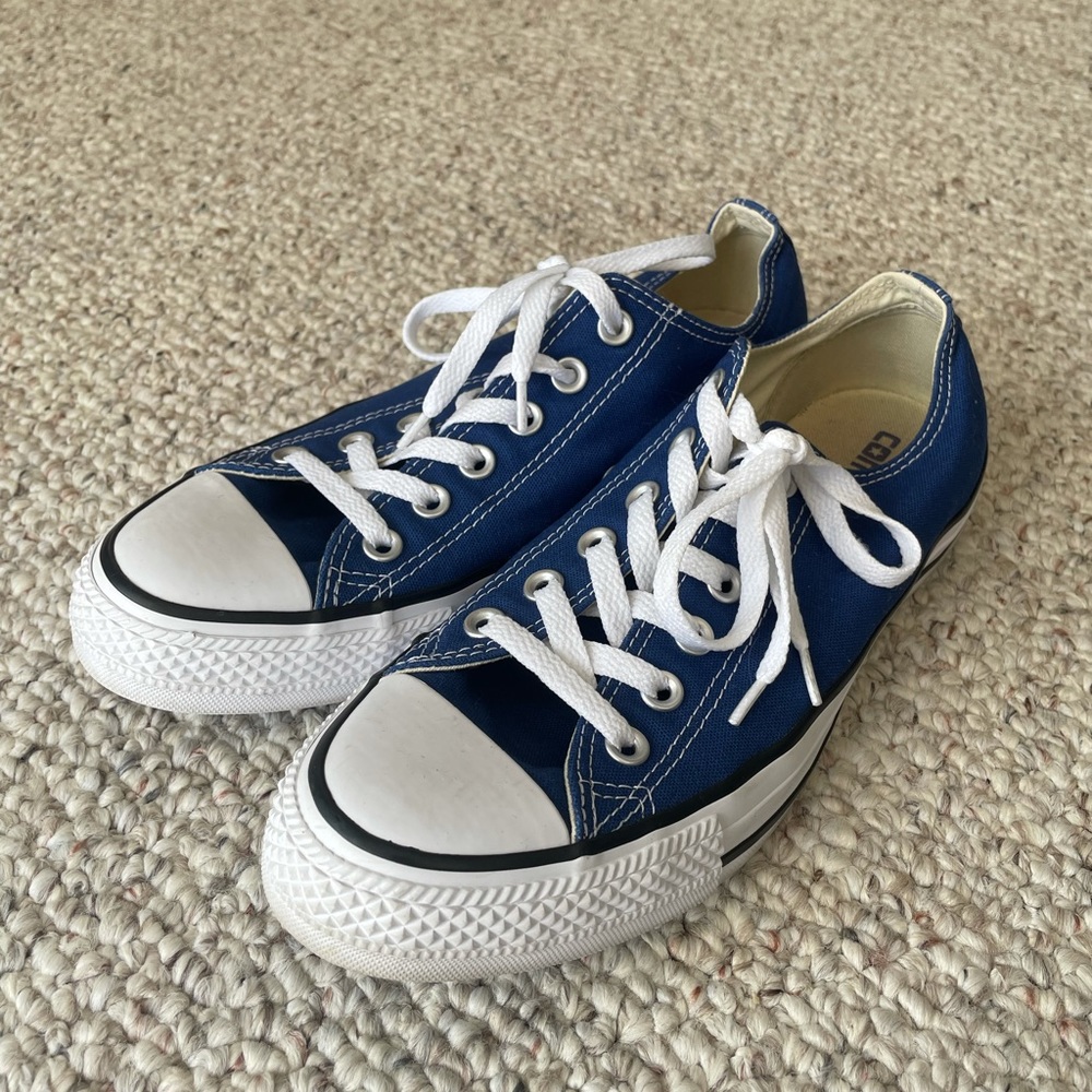 Chuck Taylor All Star Converse in Navy Blue. Women’s 9, Men’s 7.